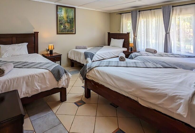 پانسیون Room In Villa Zambezi Family Lodge Leopard Room