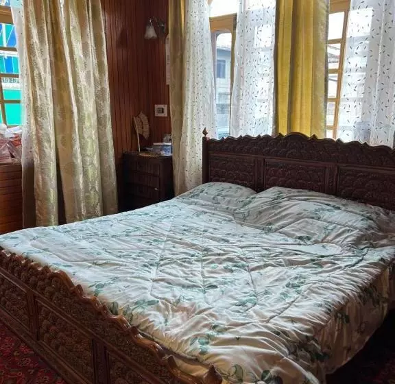 The Local B&b