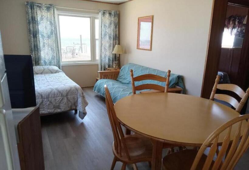 فندق Pine Haven Beach Resort