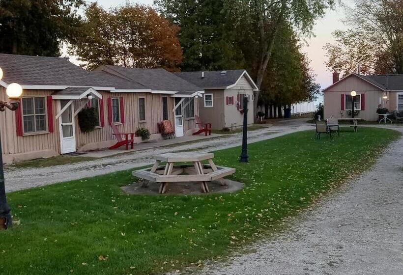 فندق Pine Haven Beach Resort