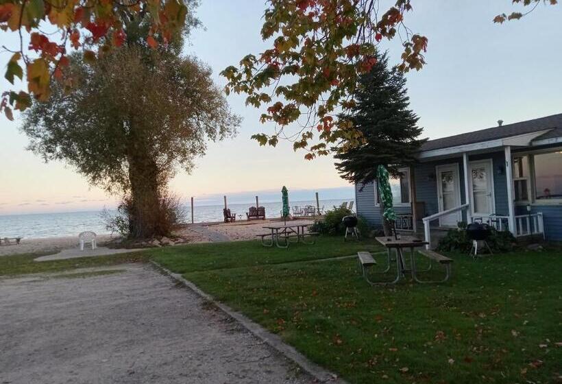 فندق Pine Haven Beach Resort