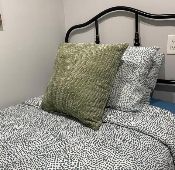 پانسیون Newly Renovated Elephant Suite, Two Bedrooms, Independent Bathroom Veryquiet