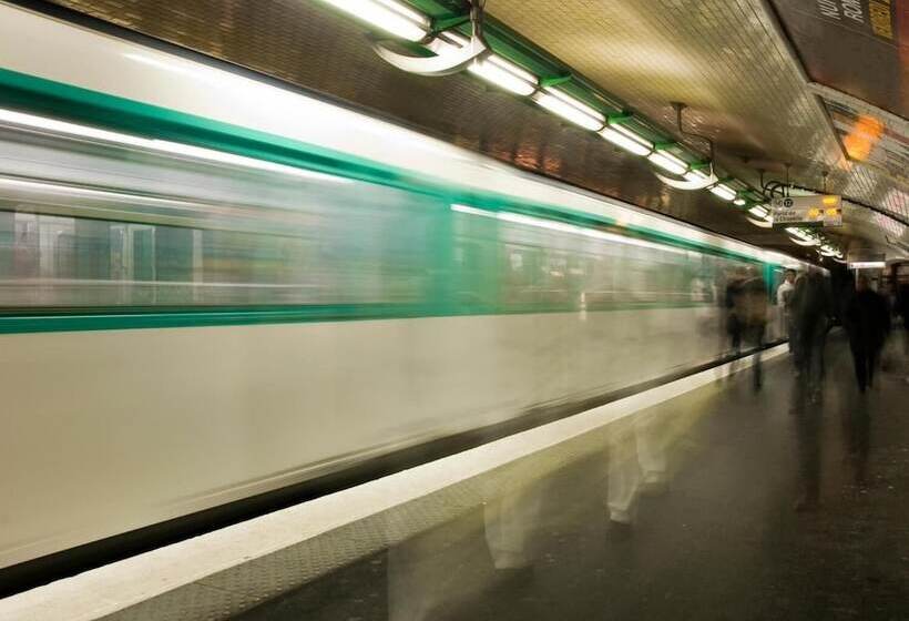 Auberge Lori   Hostel