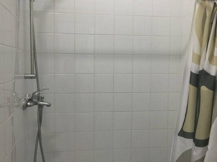 Auberge Lori   Hostel