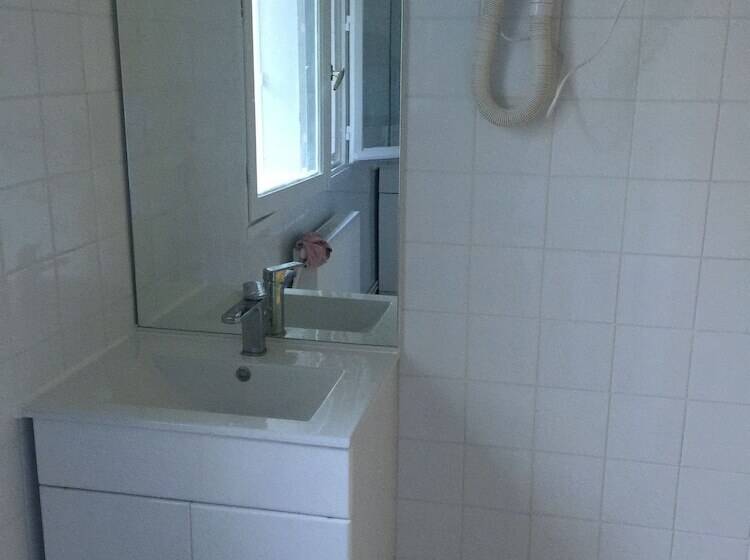 Auberge Lori   Hostel