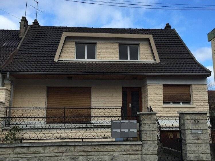 Auberge Lori   Hostel