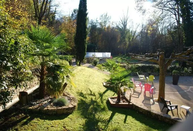 Aamiaismajoitus (B&B) Le Moulin Du Porteil