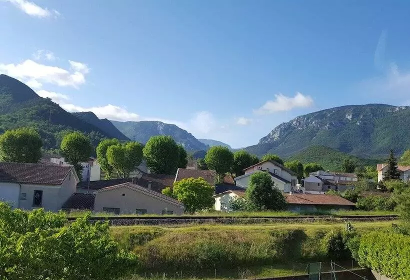 ベッドアンドブレックファースト Quillan La Vue   Chambres D Hôtes
