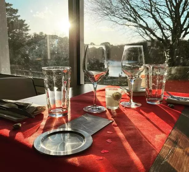 Hotelli Hôtel Restaurant Logis Coté Lac
