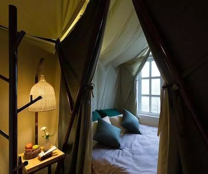 هتل Yolo Camping House   Hostel