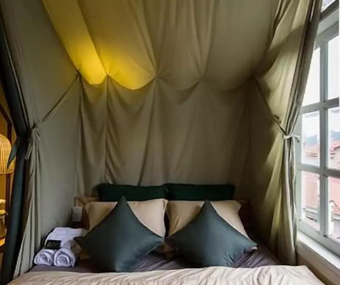 هتل Yolo Camping House   Hostel