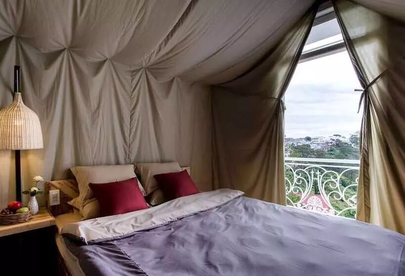 هتل Yolo Camping House   Hostel