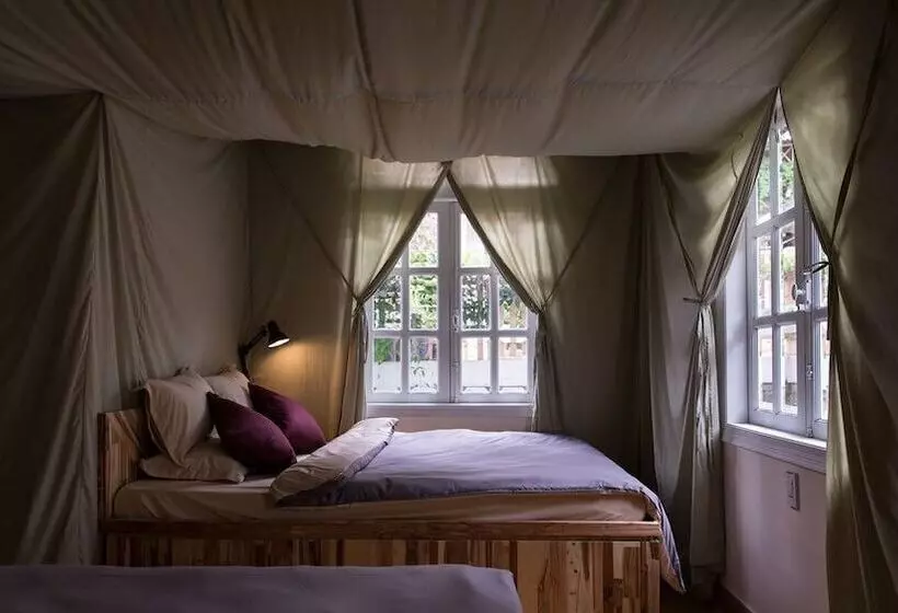 هتل Yolo Camping House   Hostel