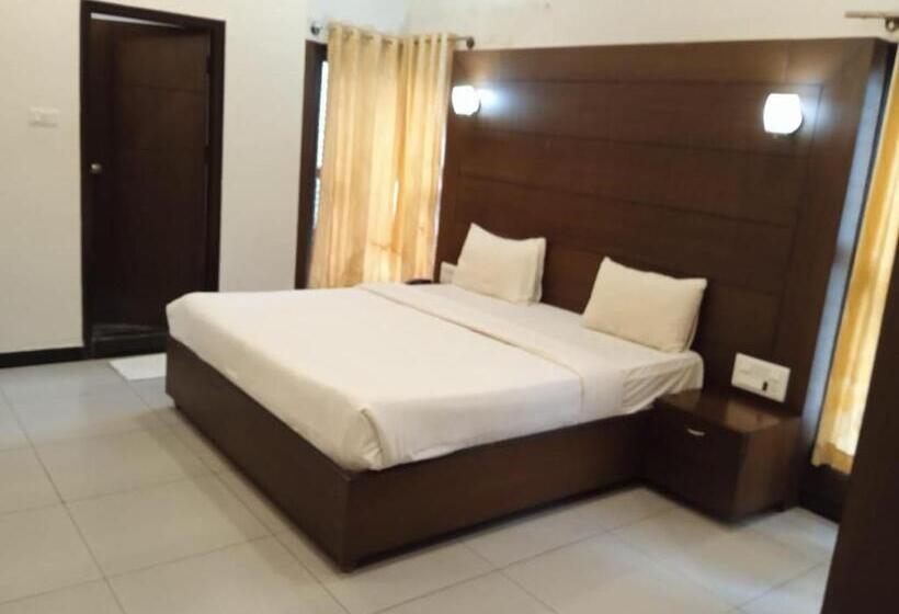 Отель Nijaguna Residency