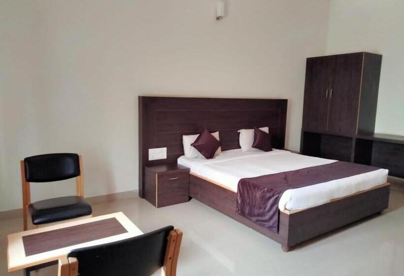 Отель Nijaguna Residency