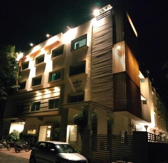 Отель Nijaguna Residency