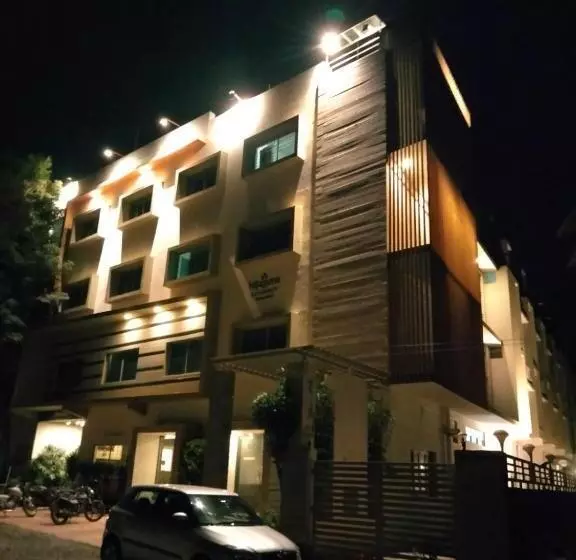 ホテル Nijaguna Residency