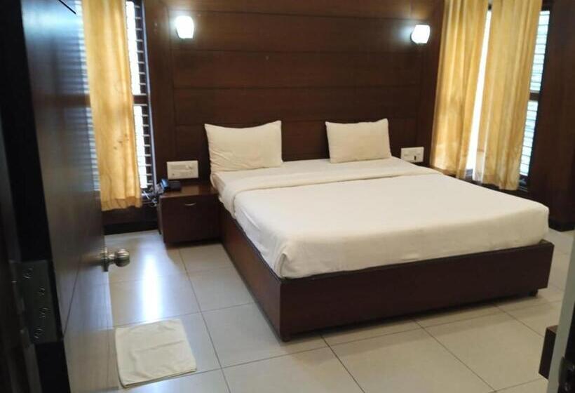 Отель Nijaguna Residency