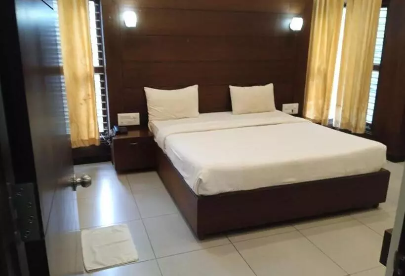 ホテル Nijaguna Residency