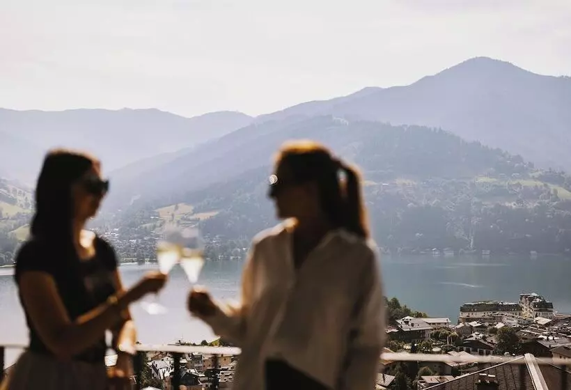 ホテル Nikolaus By Avenida Zell Am See