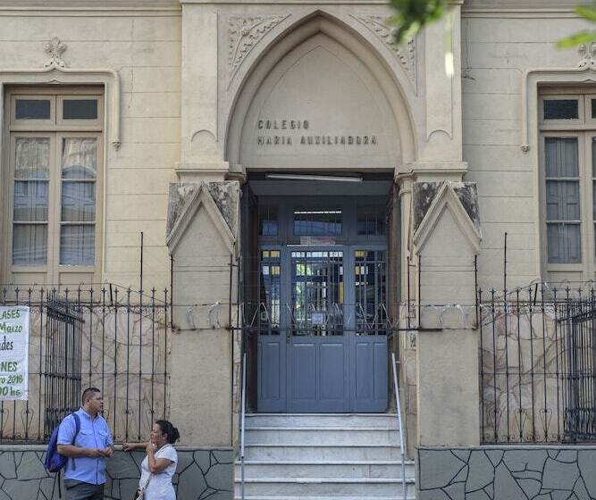 هتل Tacuari Suites