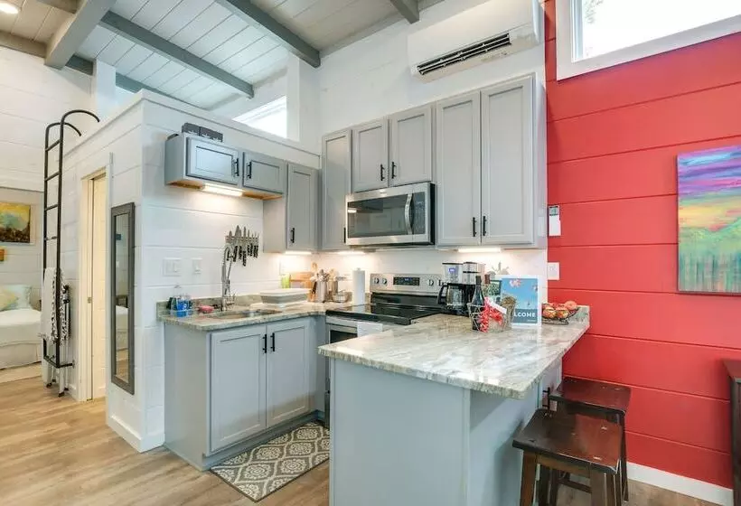 Chic Flat Rock Tiny Home: Pool Access!