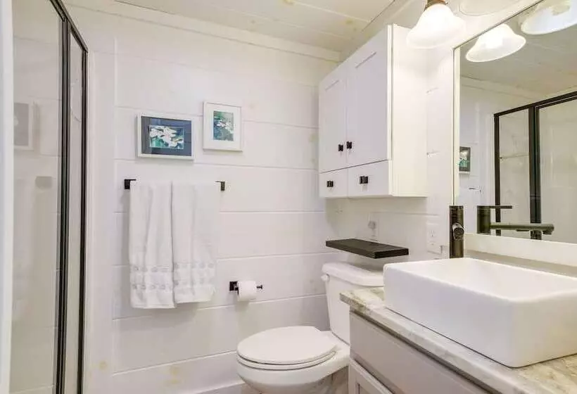 Chic Flat Rock Tiny Home: Pool Access!