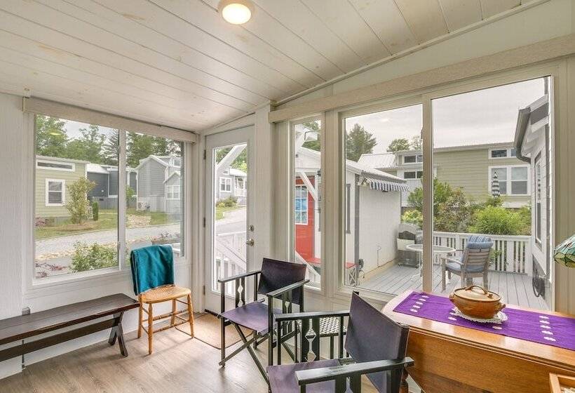 Chic Flat Rock Tiny Home: Pool Access!