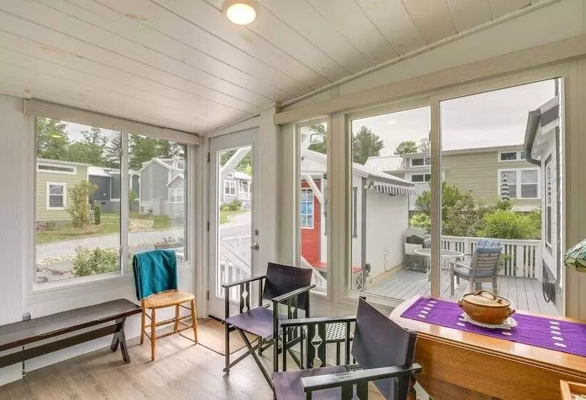 Chic Flat Rock Tiny Home: Pool Access!