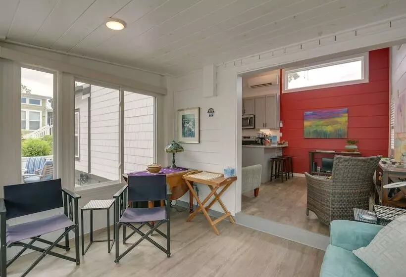 Chic Flat Rock Tiny Home: Pool Access!