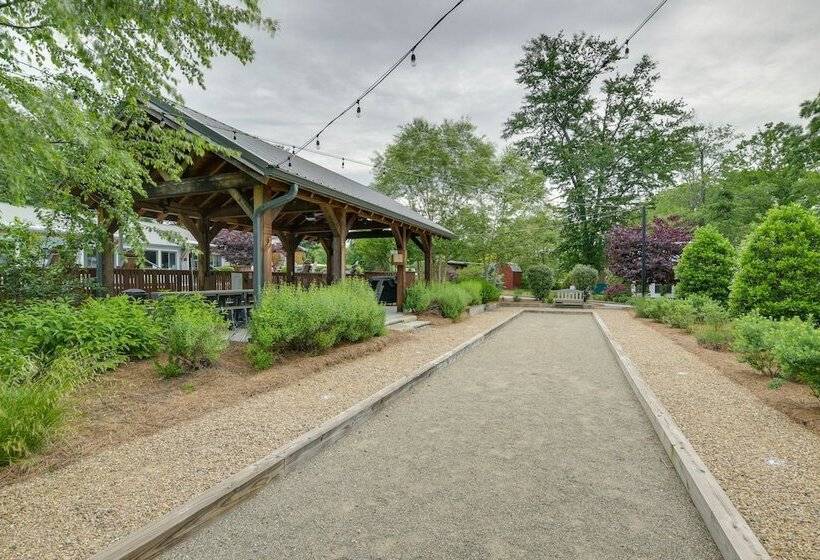 Chic Flat Rock Tiny Home: Pool Access!