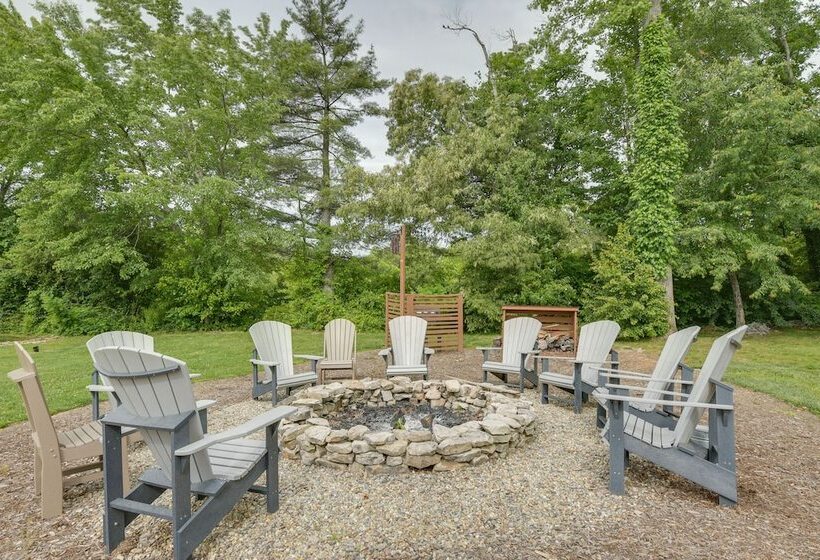 Chic Flat Rock Tiny Home: Pool Access!