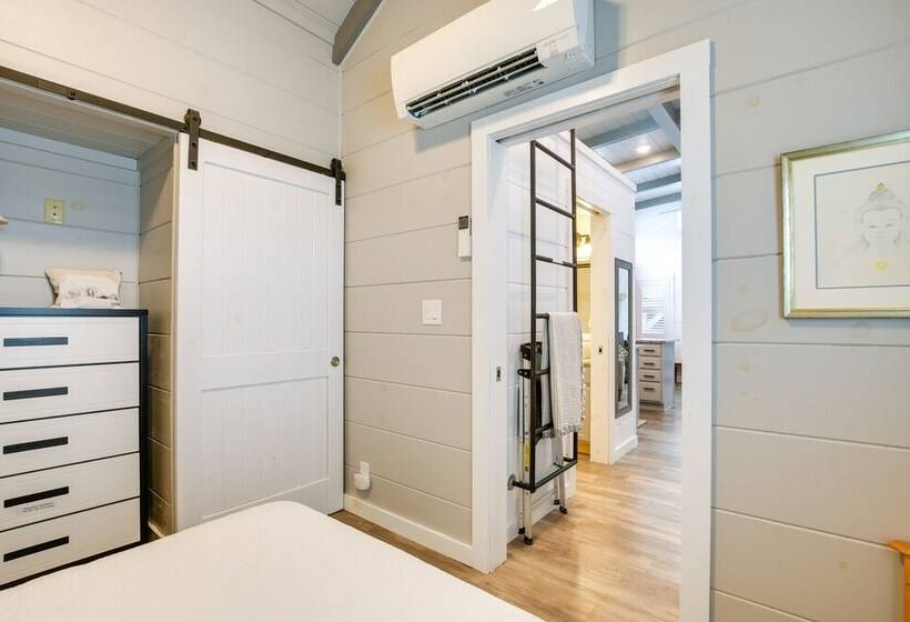 Chic Flat Rock Tiny Home: Pool Access!