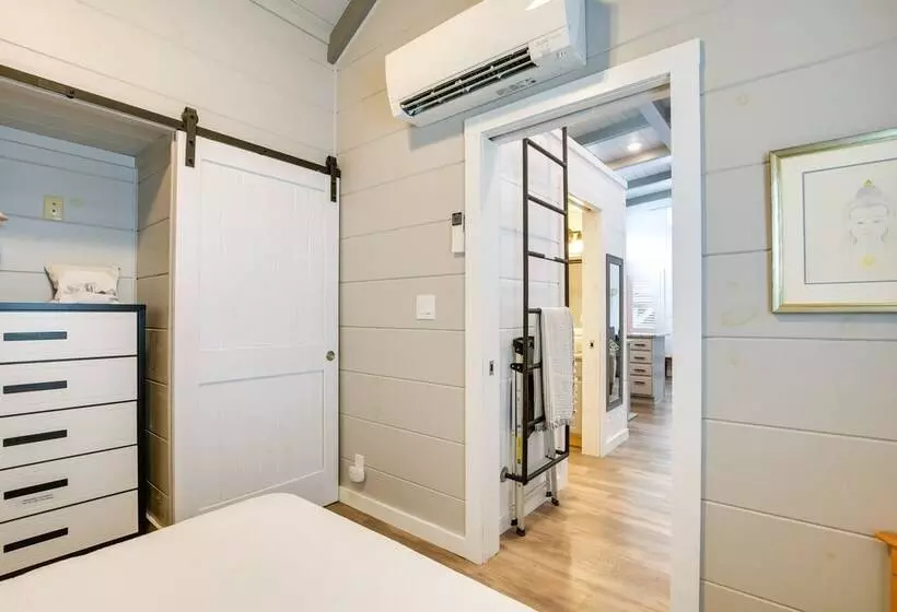 Chic Flat Rock Tiny Home: Pool Access!