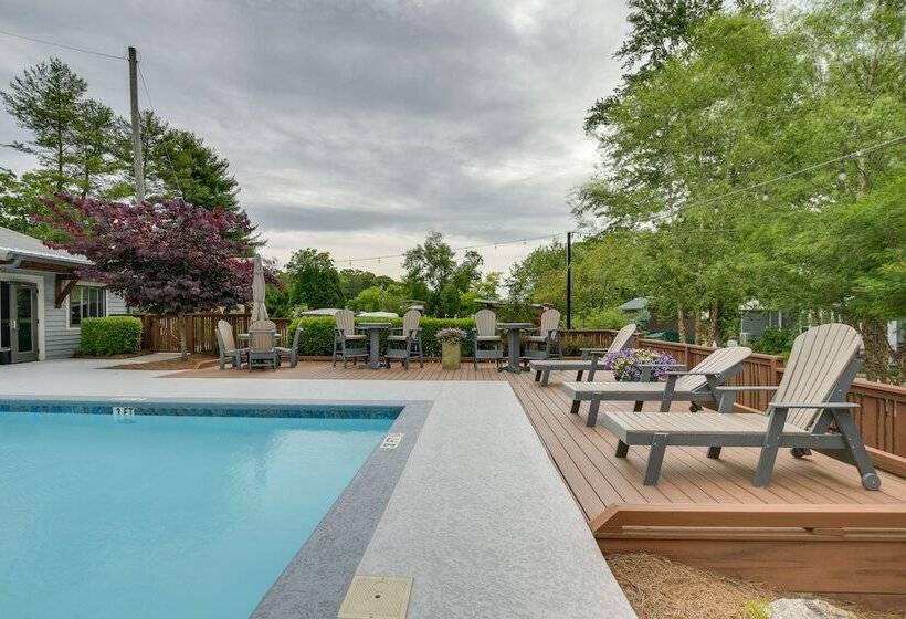 Chic Flat Rock Tiny Home: Pool Access!