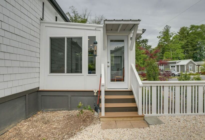 Chic Flat Rock Tiny Home: Pool Access!