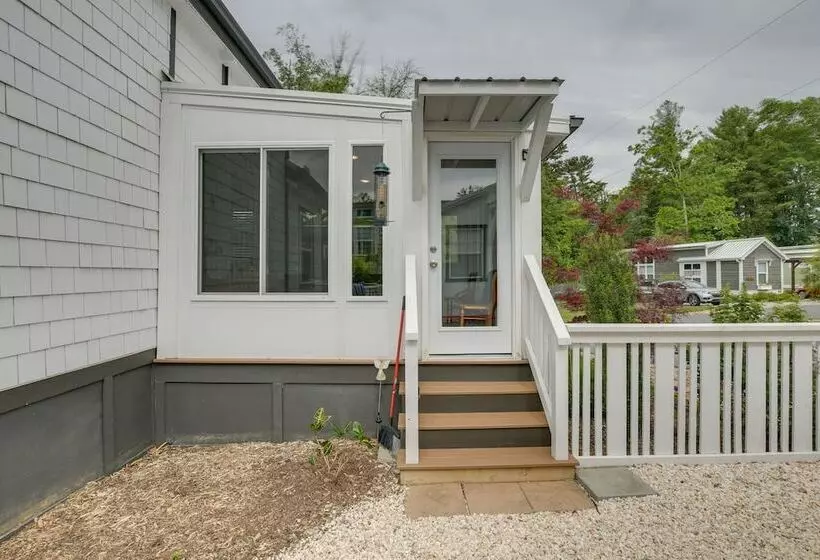 Chic Flat Rock Tiny Home: Pool Access!