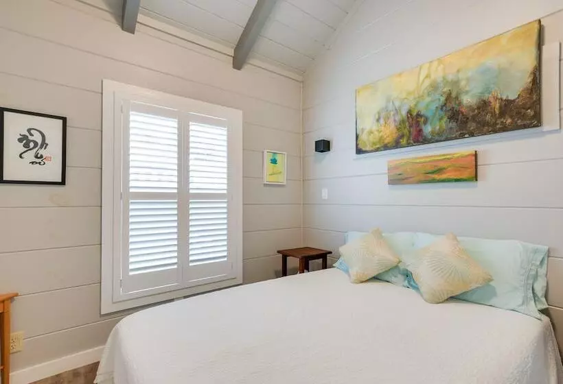 Chic Flat Rock Tiny Home: Pool Access!