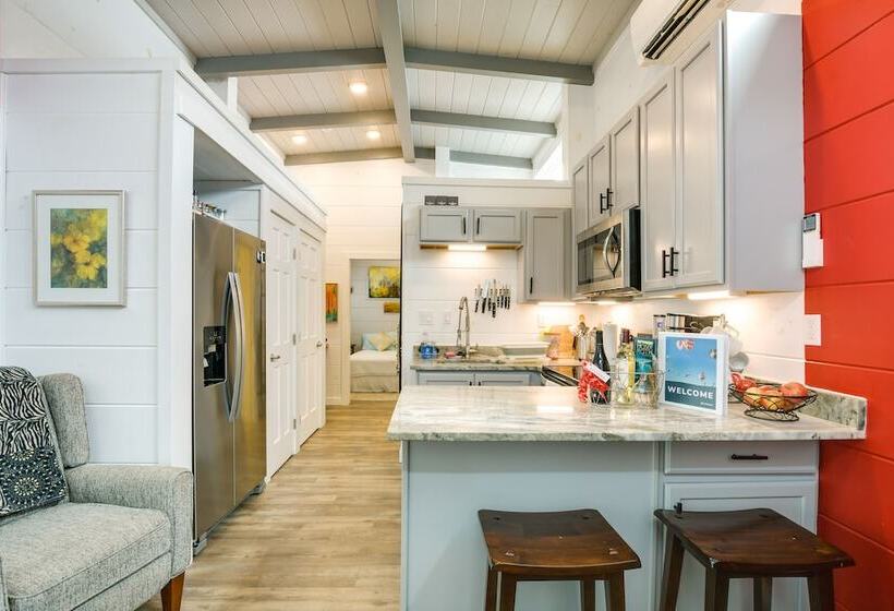 Chic Flat Rock Tiny Home: Pool Access!