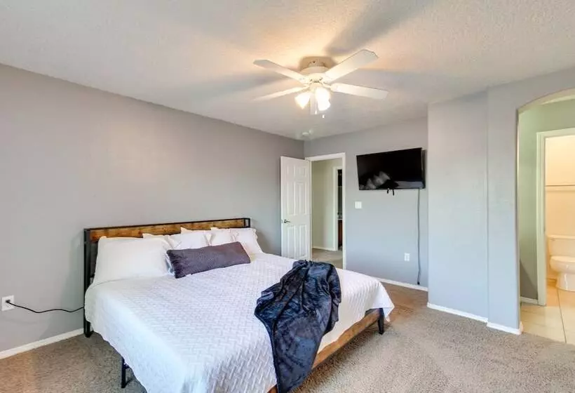 Chic New Mexico Retreat W/ Patio, Grill & Fire Pit