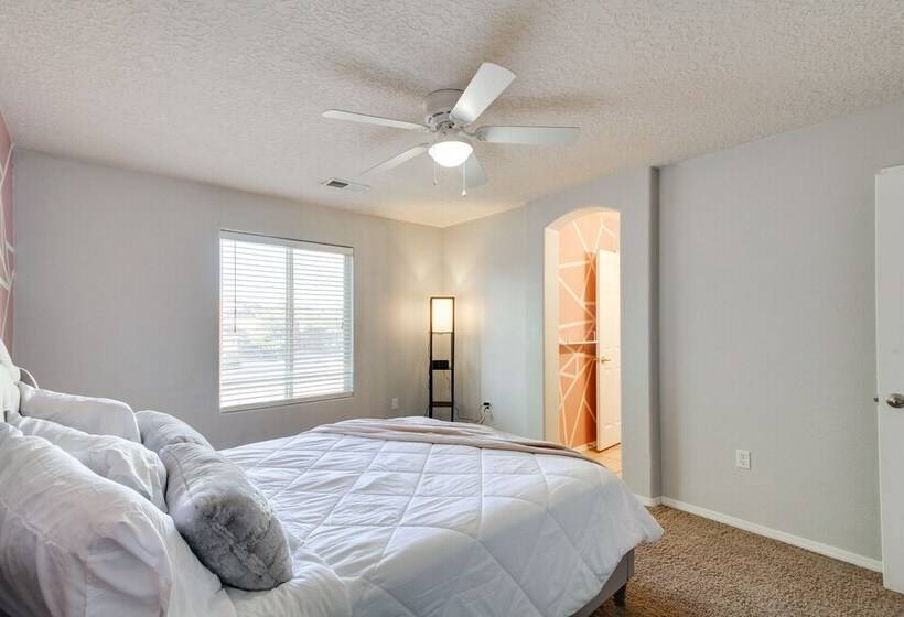 Chic New Mexico Retreat W/ Patio, Grill & Fire Pit