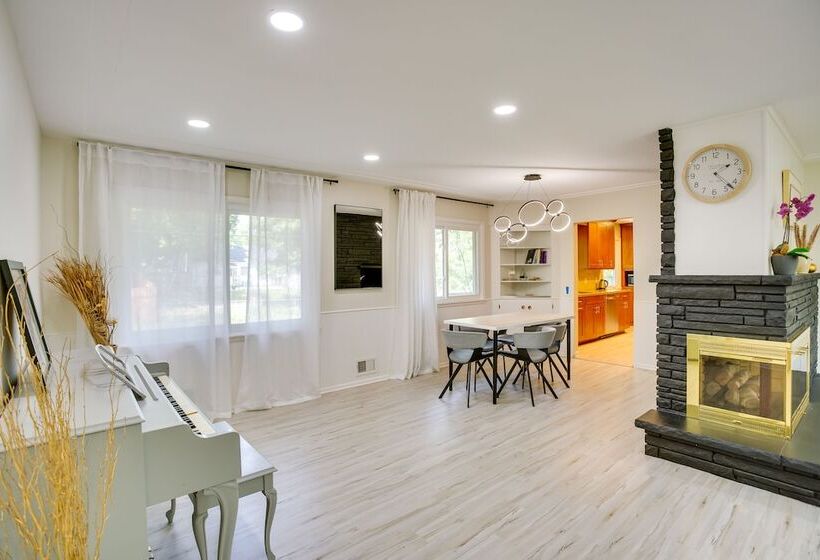 Cozy Minneapolis Home W/ Air Hockey, Near Downtown
