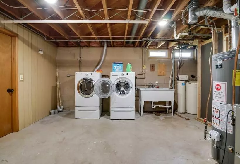 Cozy Minneapolis Home W/ Air Hockey, Near Downtown