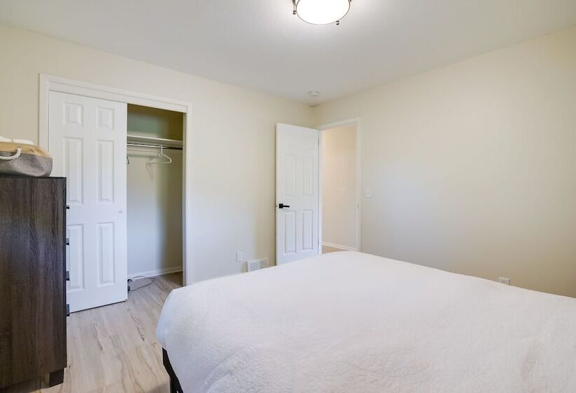 Cozy Minneapolis Home W/ Air Hockey, Near Downtown