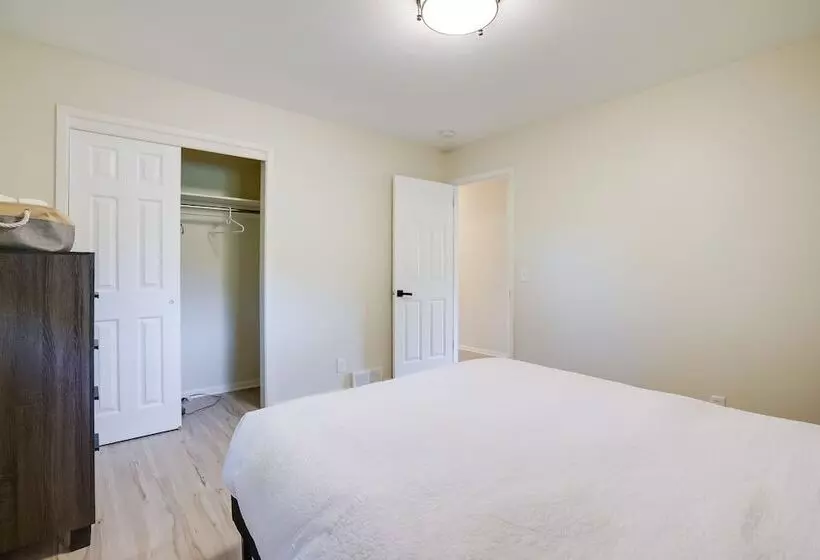 Cozy Minneapolis Home W/ Air Hockey, Near Downtown