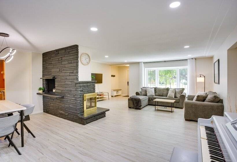 Cozy Minneapolis Home W/ Air Hockey, Near Downtown