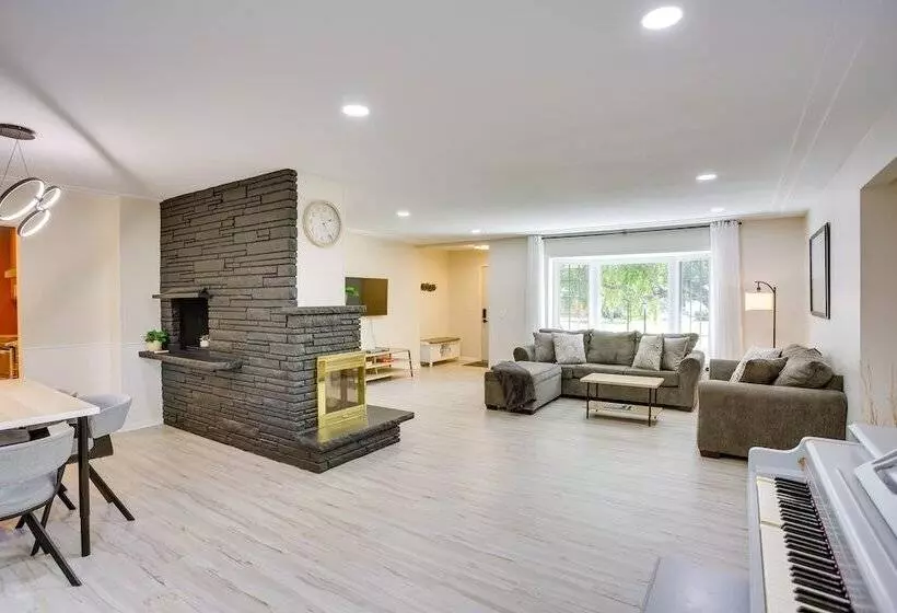 Cozy Minneapolis Home W/ Air Hockey, Near Downtown