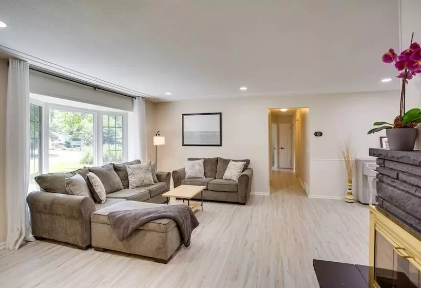 Cozy Minneapolis Home W/ Air Hockey, Near Downtown