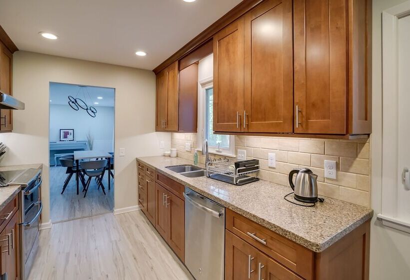 Cozy Minneapolis Home W/ Air Hockey, Near Downtown