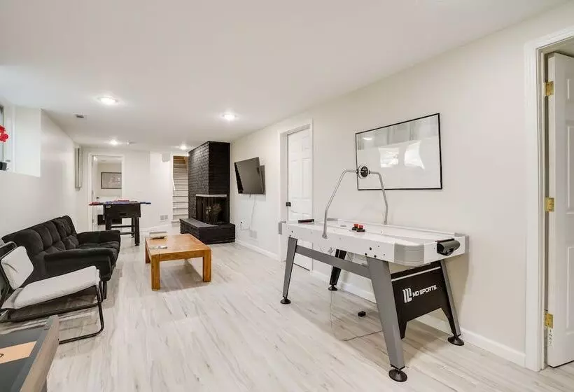 Cozy Minneapolis Home W/ Air Hockey, Near Downtown